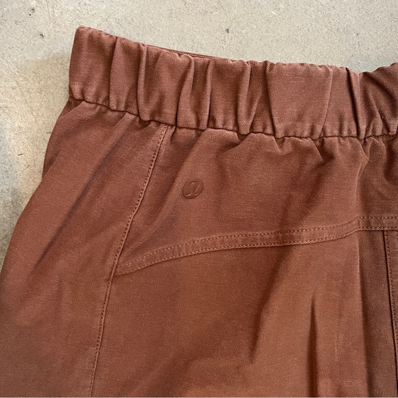 Lululemon Light Utilitech Cargo Pocket High Rise Pant in Roasted Brown - Picture 9 of 9